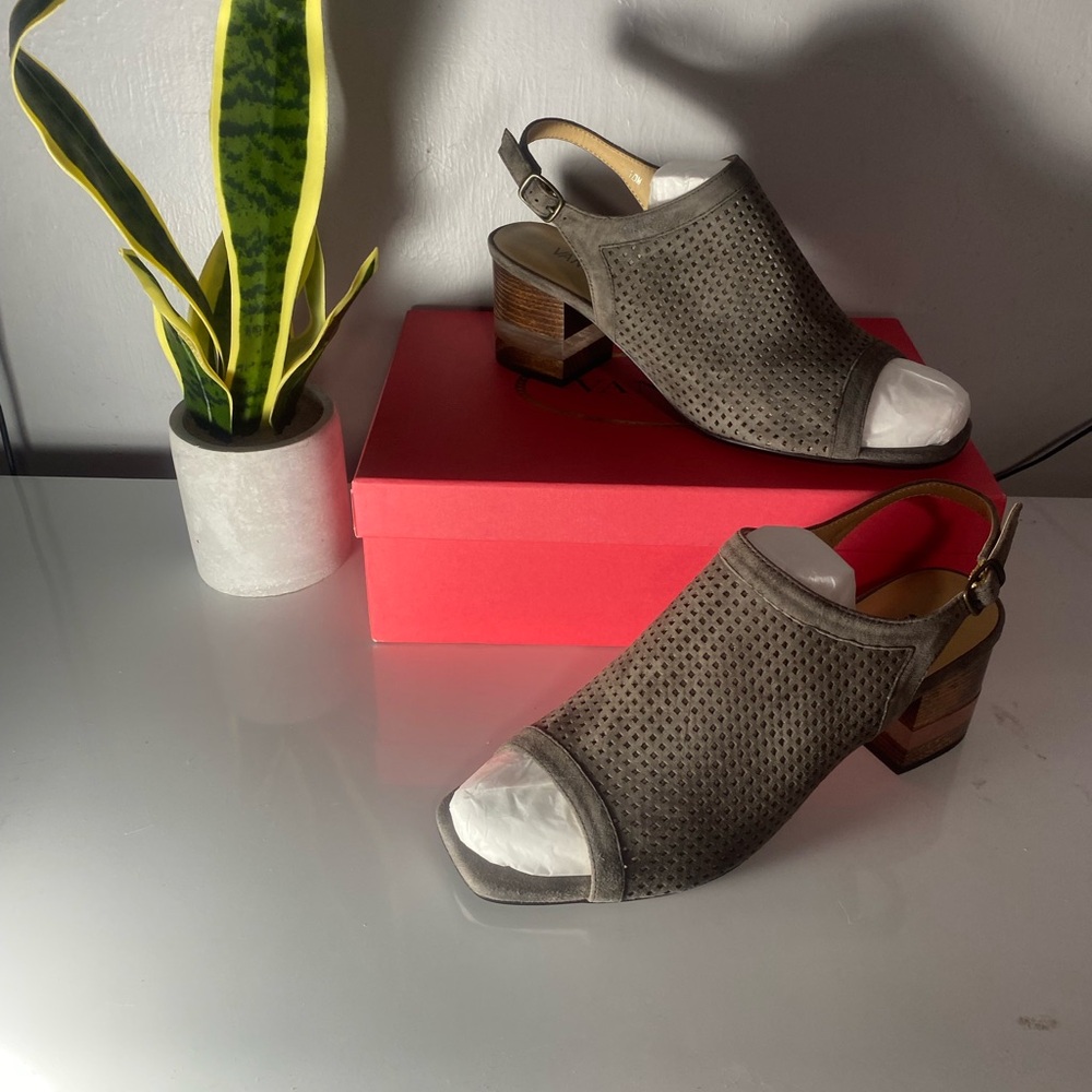 Vaneli Gidit Taupe Suede Perforated Slingback Block Heel Sandals Size 7.5‎